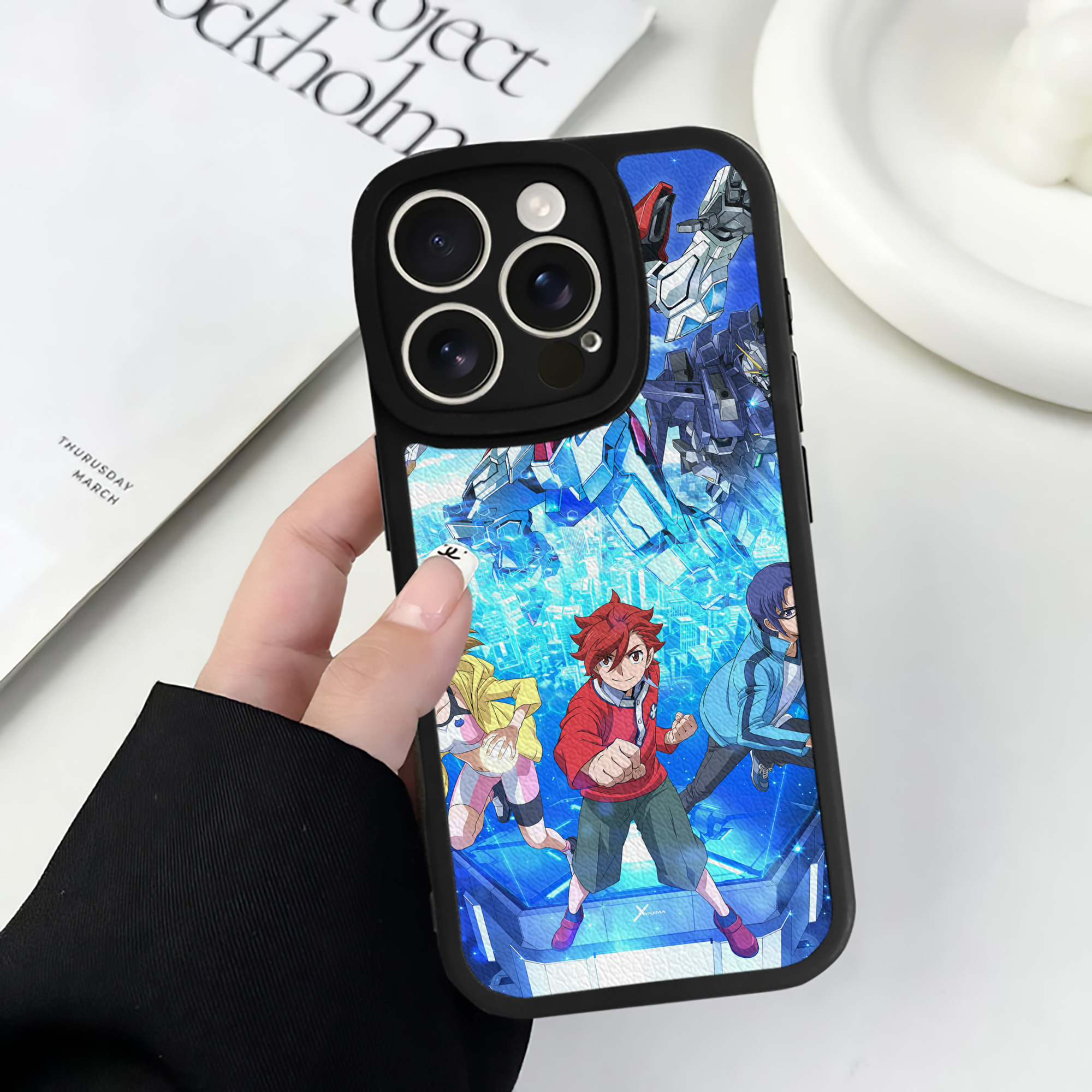 （画像用） 機動戦士ガンダム Mobile Suit Gundam 【iPhone 16シリーズ対応】シリコンスマホケース（レザー調） 材質：シリコン